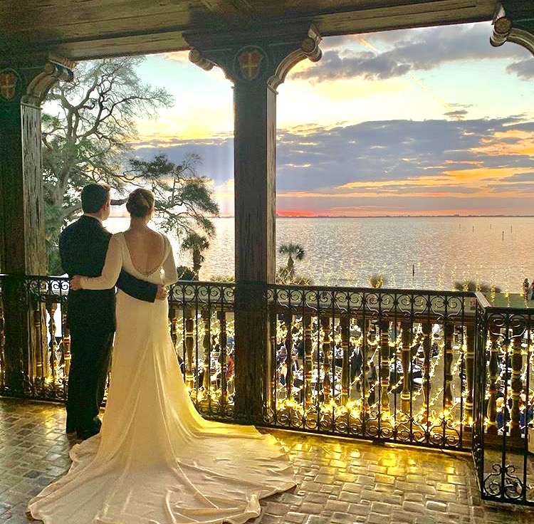 https://www.simplygourmetcaterers.com/wp-content/uploads/2019/12/Sunset-Bride-and-Groom.jpeg